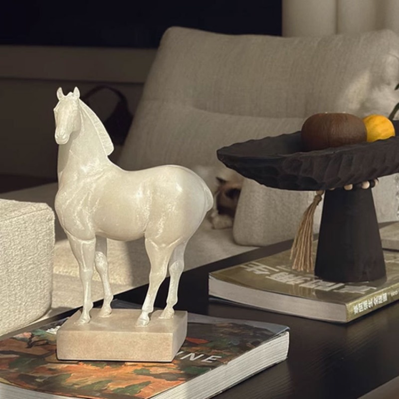 Estátua de Cavalo Decorativa,  - Office Furniture Rental avaliação e preço